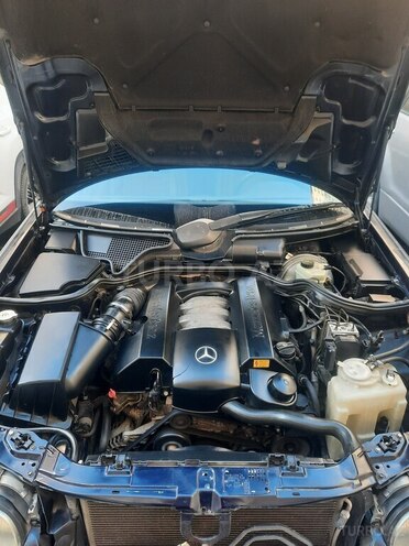 Mercedes E 240 2001, 286,000 km - 2.6 л - Bakı