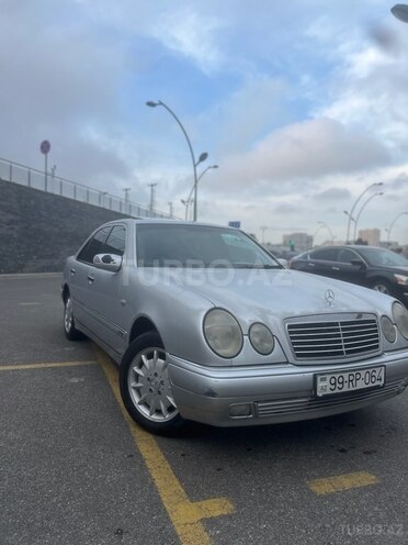 Mercedes E 220 1999, 348,000 km - 2.2 l - Bakı