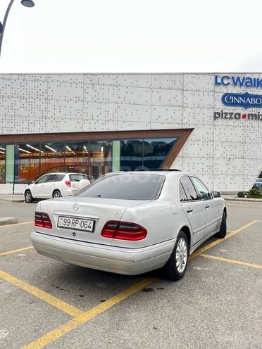 Mercedes E 220 1999, 348,000 km - 2.2 l - Bakı