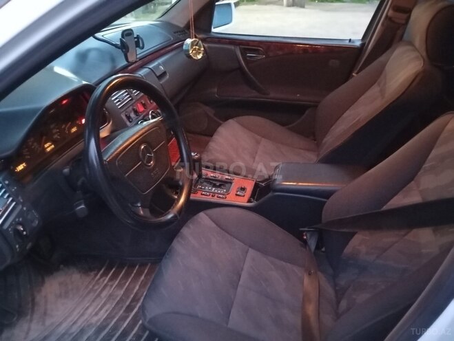 Mercedes E 220 d 1999, 543,133 km - 2.2 l - Füzuli