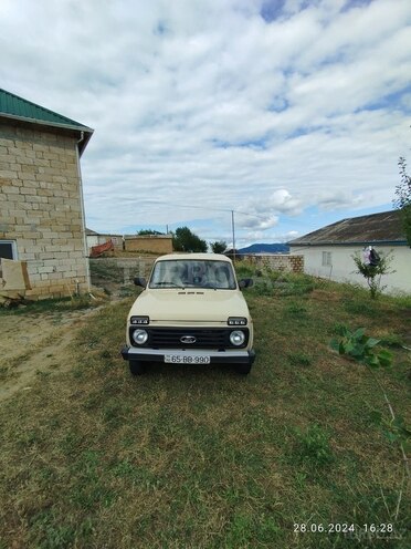 LADA (VAZ) Niva 1997, 175,000 km - 1.7 л - Yardımlı