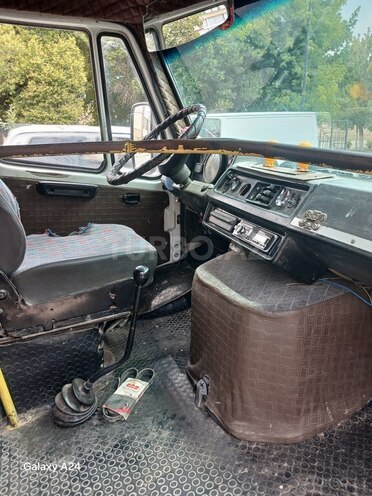 Mercedes 208 D 1987, 380,000 km - 2.3 л - Biləsuvar