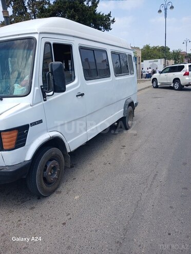 Mercedes 208 D 1987, 380,000 km - 2.3 л - Biləsuvar