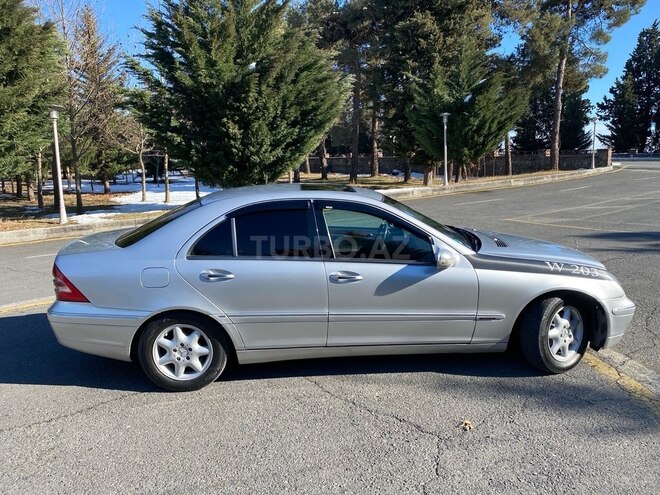 Mercedes C 200 2000, 334,615 km - 2.0 л - Qax