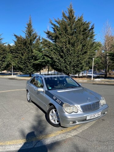 Mercedes C 200 2000, 334,615 km - 2.0 л - Qax
