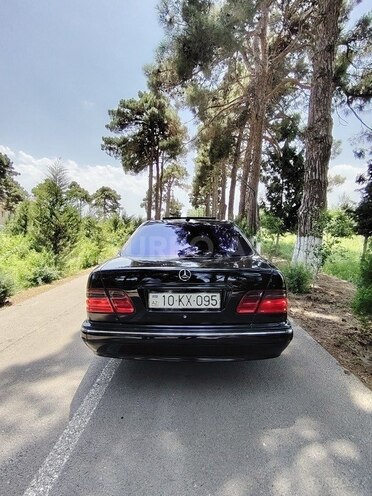 Mercedes E 320 2001, 213,300 km - 3.2 l - Bakı