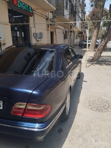 Mercedes E 220 d 2001, 420,000 km - 2.2 л - Şirvan