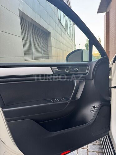 Volkswagen Touareg 2010, 334,450 km - 3.6 л - Bakı