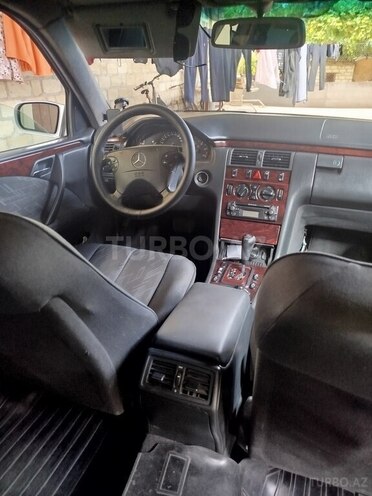 Mercedes E 220 d 2000, 513,000 km - 2.2 l - Qazax