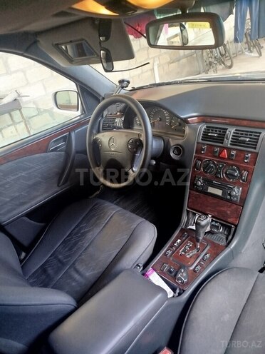 Mercedes E 220 d 2000, 513,000 km - 2.2 l - Qazax
