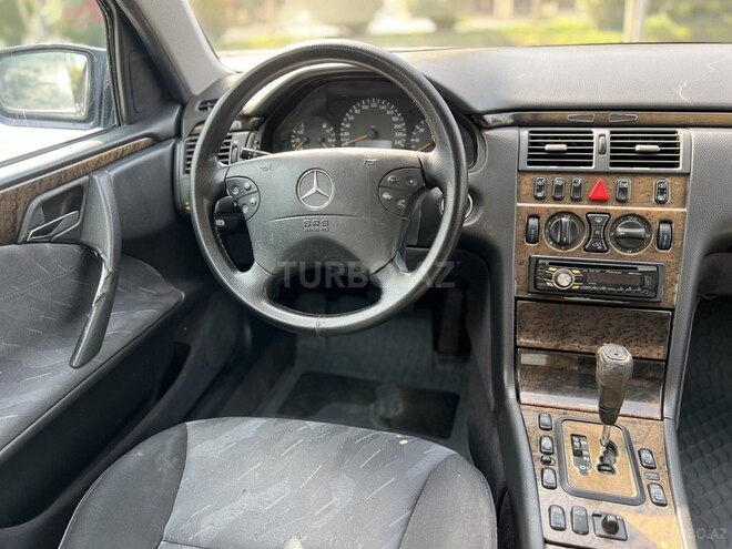 Mercedes E 240 1999, 257,000 km - 2.4 l - Bakı