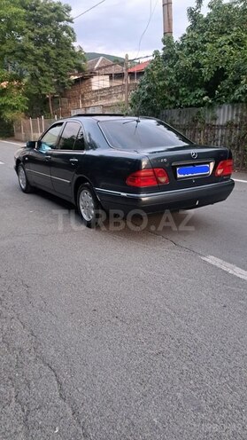 Mercedes E 220 1998, 390,000 km - 2.2 l - Şəki