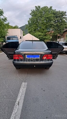 Mercedes E 220 1998, 390,000 km - 2.2 l - Şəki
