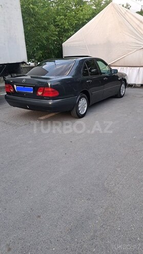 Mercedes E 220 1998, 390,000 km - 2.2 l - Şəki