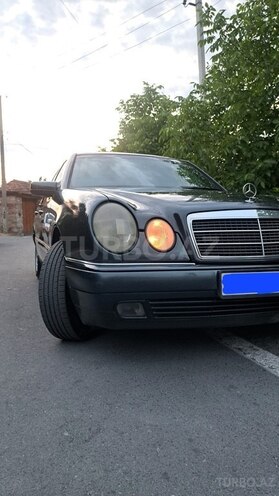 Mercedes E 220 1998, 390,000 km - 2.2 l - Şəki