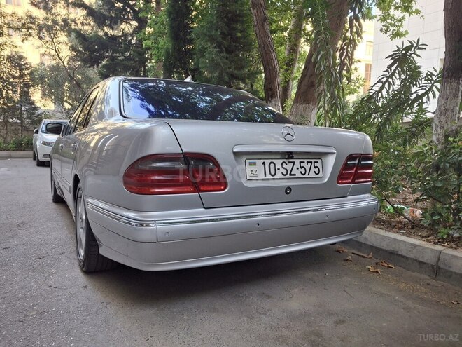 Mercedes E 240 2001, 420,000 km - 2.6 l - Bakı