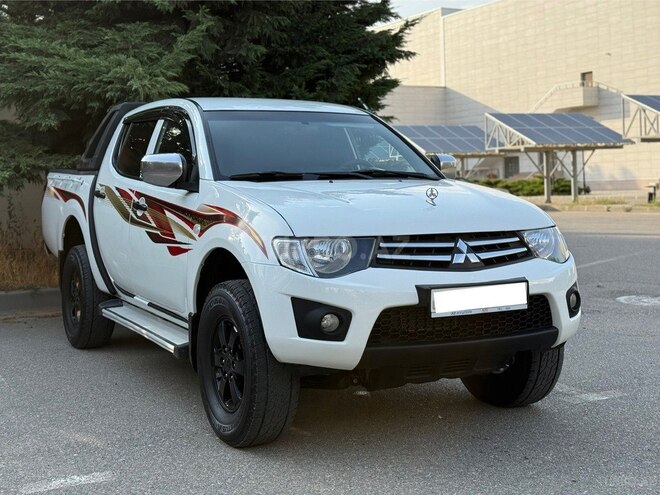 Mitsubishi L200 2014, 195,210 km - 2.5 l - Bakı