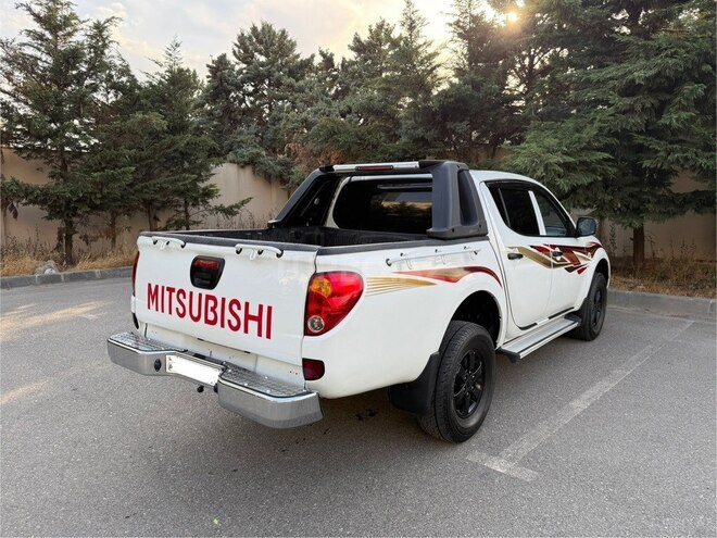Mitsubishi L200 2014, 195,210 km - 2.5 l - Bakı