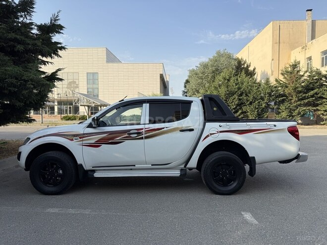 Mitsubishi L200 2014, 195,210 km - 2.5 l - Bakı