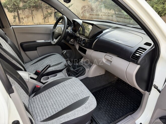 Mitsubishi L200 2014, 195,210 km - 2.5 l - Bakı