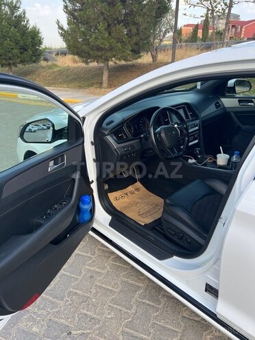 Hyundai Sonata-12