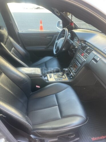 Mercedes E 320 1999, 45,700 km - 3.2 l - Bakı