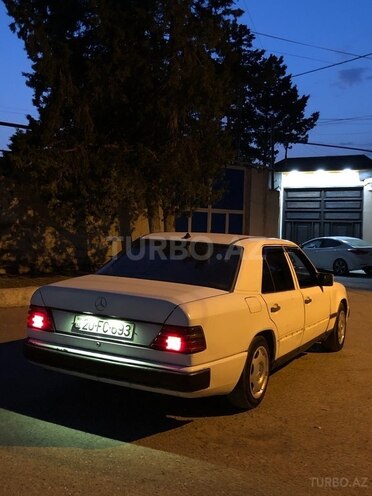 Mercedes E 220 d 1993, 368,000 km - 2.0 л - Bakı