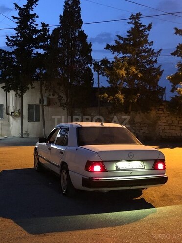 Mercedes E 220 d 1993, 368,000 km - 2.0 л - Bakı