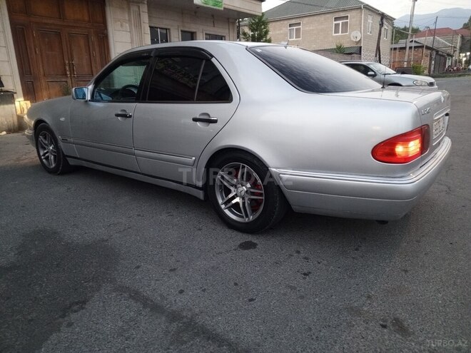 Mercedes E 240 1998, 329,466 km - 2.4 l - Zaqatala