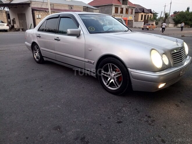 Mercedes E 240 1998, 329,466 km - 2.4 l - Zaqatala