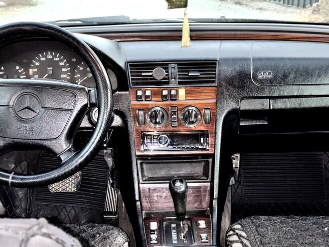 Mercedes C 250 1996, 263,079 km - 2.5 l - Bakı