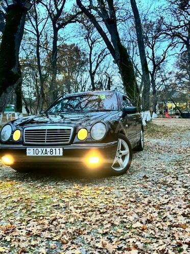Mercedes E 240 1999, 398,000 km - 2.4 l - Xudat