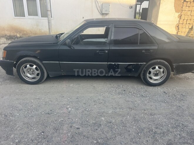 Mercedes E 250 1993, 523,900 km - 2.5 l - Qusar