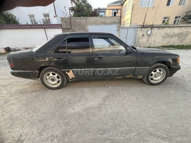Mercedes E 250 1993, 523,900 km - 2.5 l - Qusar