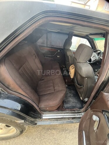 Mercedes E 250 1993, 523,900 km - 2.5 l - Qusar