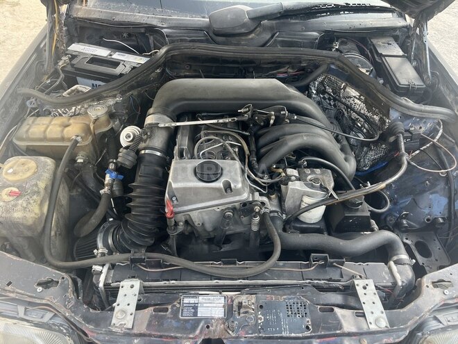 Mercedes E 250 1993, 523,900 km - 2.5 l - Qusar