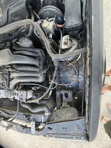Mercedes E 250 1993, 523,900 km - 2.5 l - Qusar