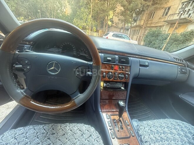 Mercedes E 240 2000, 312,000 km - 2.4 l - Bakı