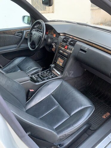 Mercedes E 430 2001, 211,872 km - 4.3 l - Bakı