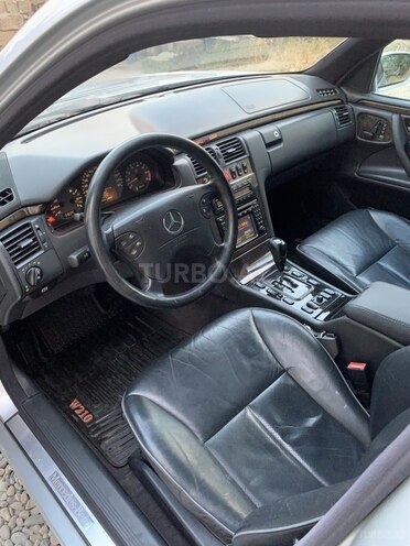 Mercedes E 430 2001, 211,872 km - 4.3 l - Bakı