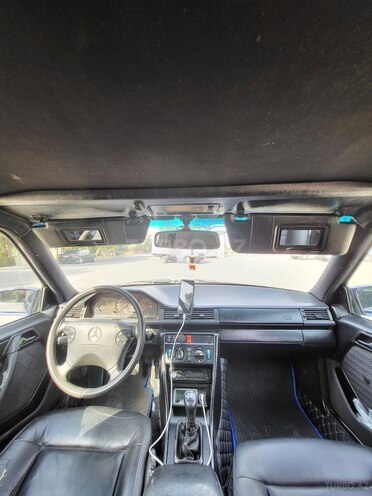 Mercedes E 250 1994, 450,000 km - 2.5 l - Beyləqan
