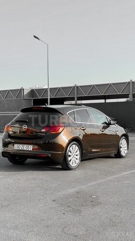 Opel Astra 2015, 110,000 km - 1.6 л - Bakı