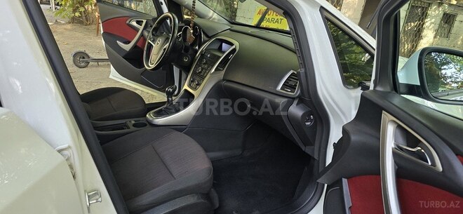 Opel Astra 2011, 323,000 km - 1.3 l - Mingəçevir