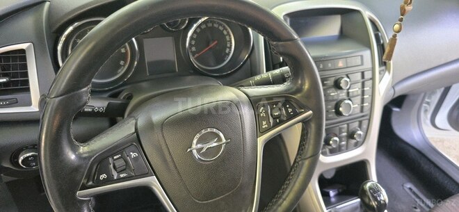 Opel Astra 2011, 323,000 km - 1.3 l - Mingəçevir