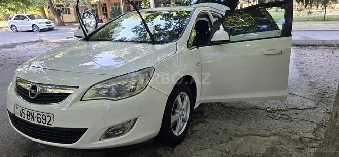Opel Astra 2011, 323,000 km - 1.3 l - Mingəçevir
