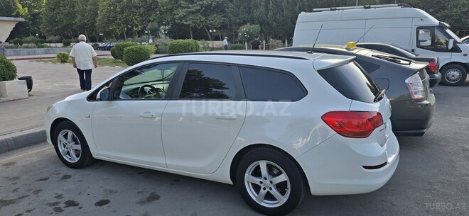 Opel Astra 2011, 323,000 km - 1.3 l - Mingəçevir