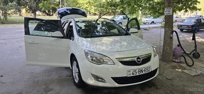 Opel Astra 2011, 323,000 km - 1.3 l - Mingəçevir