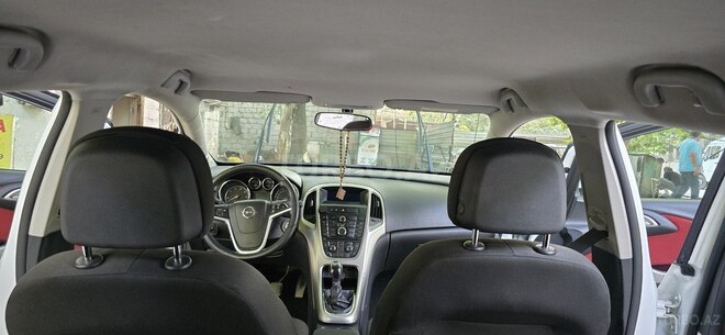 Opel Astra 2011, 323,000 km - 1.3 l - Mingəçevir