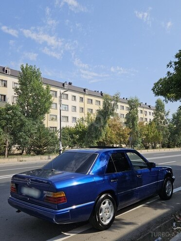 Mercedes E 250 1993, 241,000 km - 2.5 l - Bakı