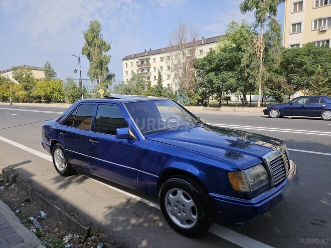Mercedes E 250 1993, 241,000 km - 2.5 l - Bakı